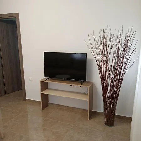 Spiti Mayridou * Skála Neón Epivatón